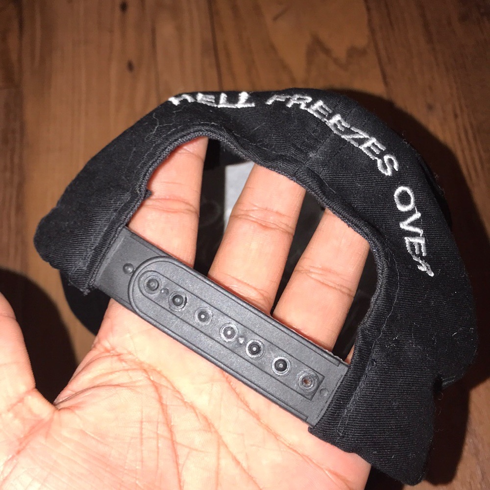 EAGLES 1994 SNAPBACK HAT - Picture 5 of 5